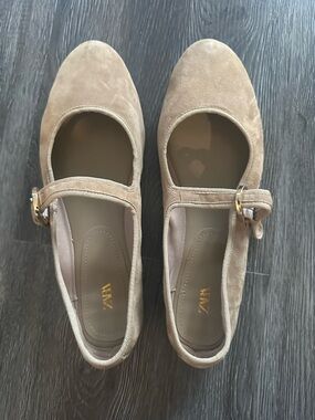 Zara Suede Ballerina Flat with Strap, excellent condition, size 8.5 (39)